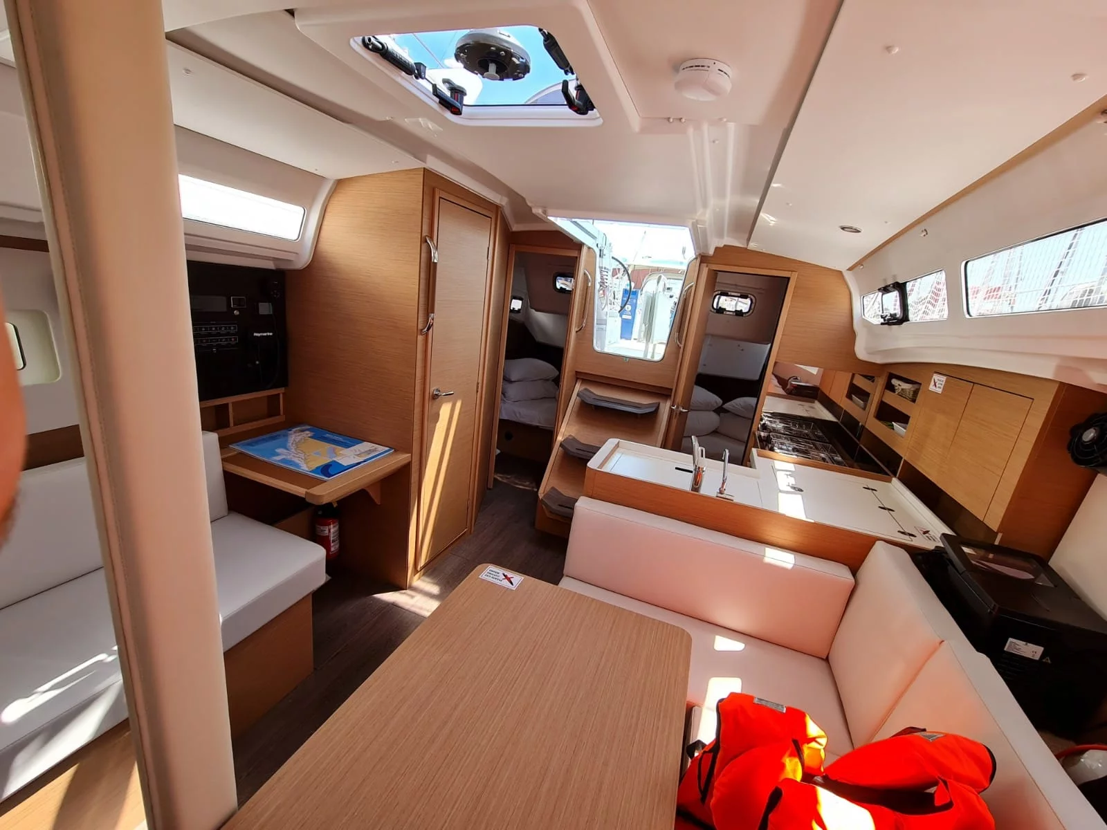 Sun Odyssey 380 (Nala)  - 6