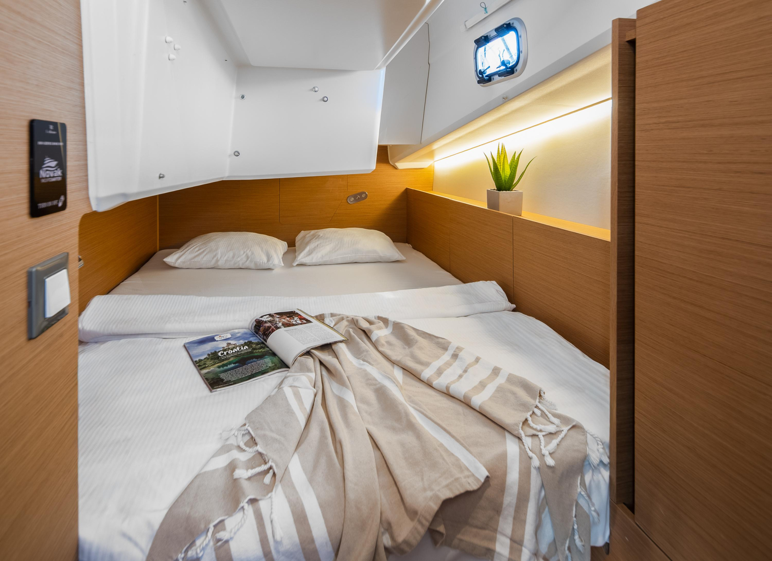 Sun Odyssey 380 - 3 cab. — photo 21