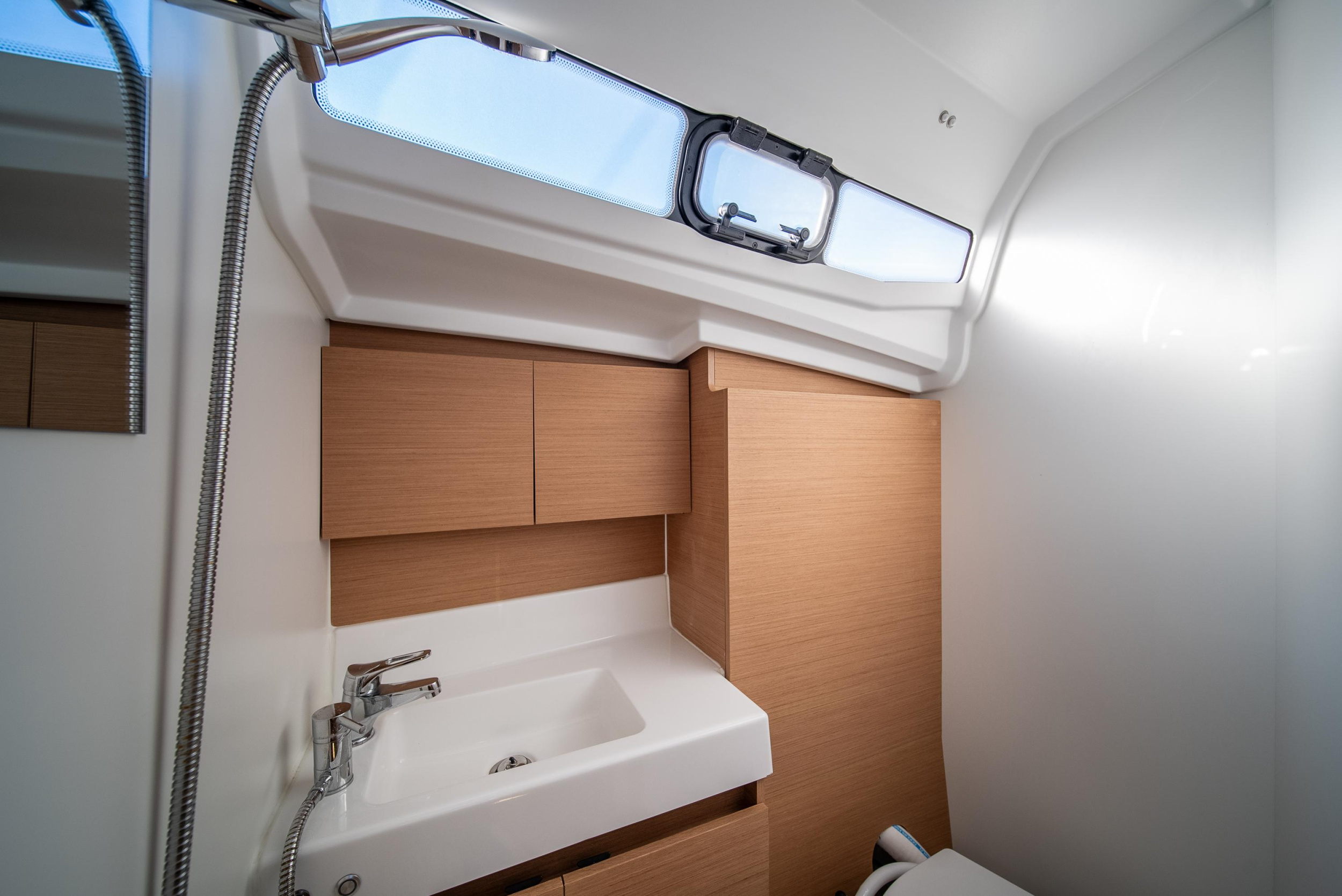 Sun Odyssey 380 - 3 cab. — photo 25