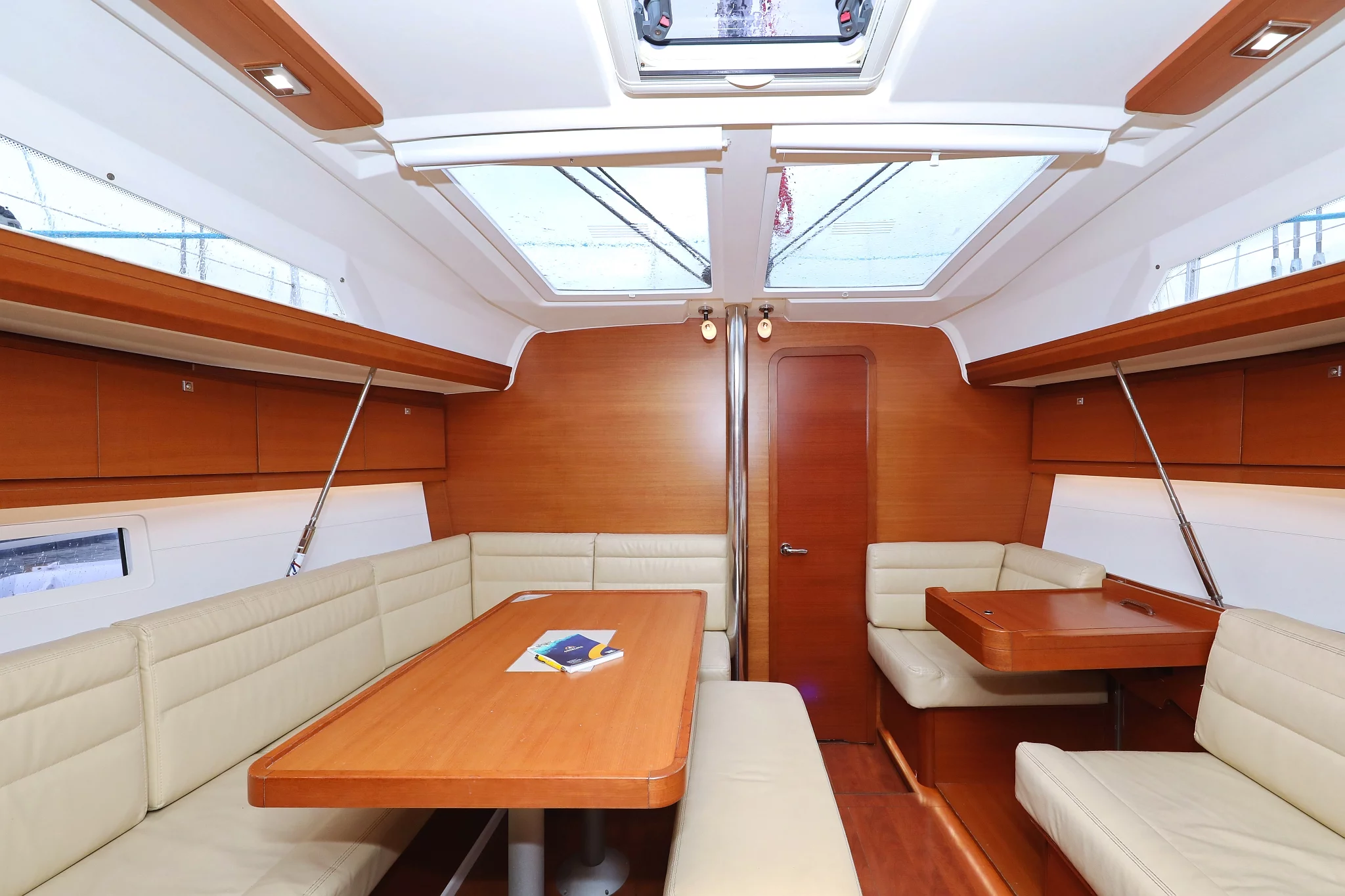 Dufour 412 GL (Fun 4 Friends)  - 11