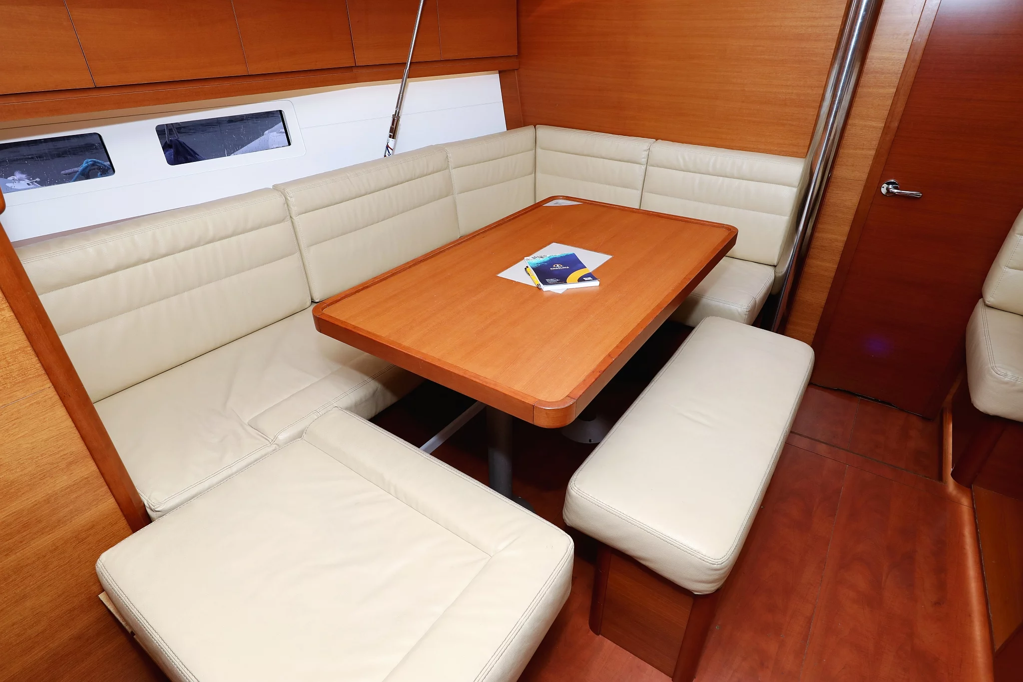 Dufour 412 GL (Fun 4 Friends)  - 12