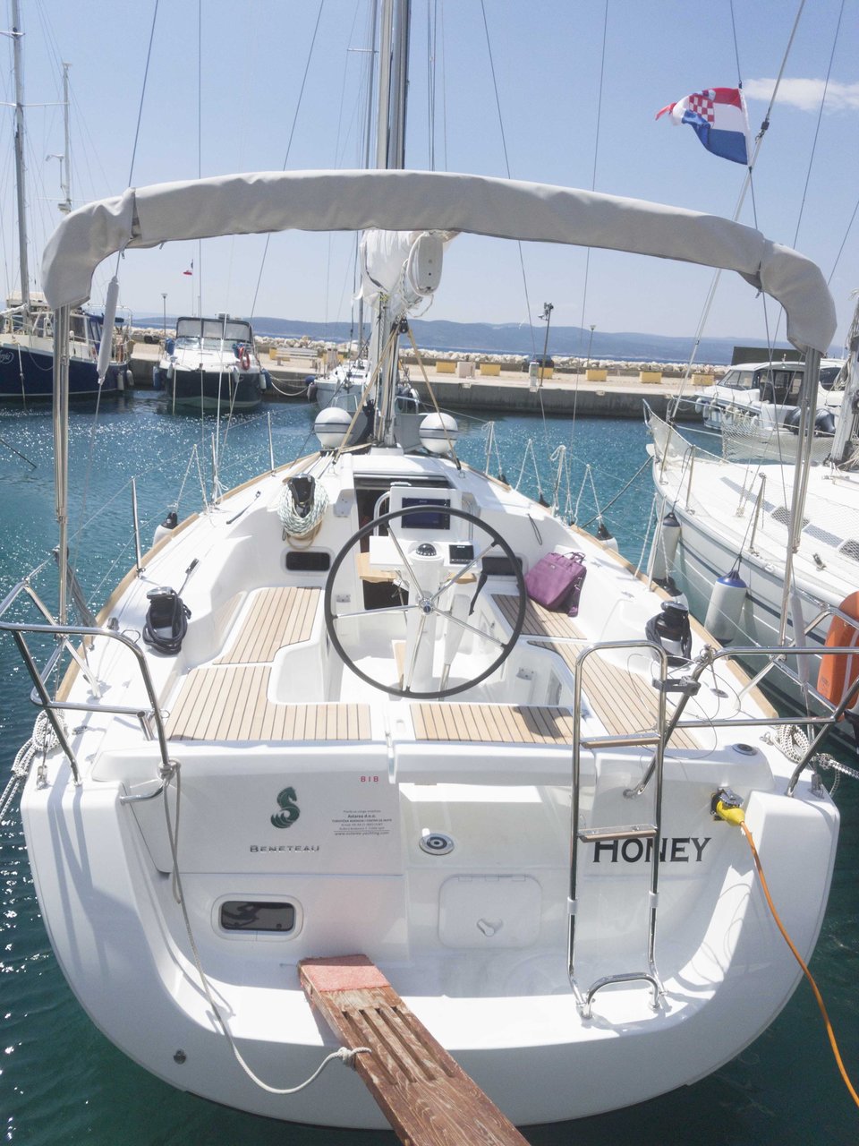 Photo #1 - Oceanis 31 (Honey) in Split - 33935