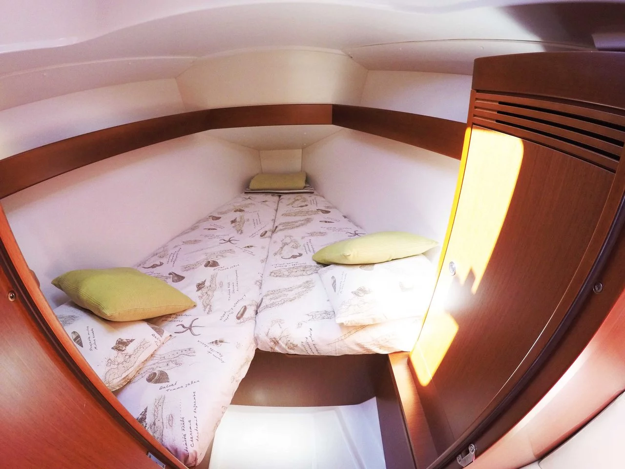 Oceanis 31 (Honey)  - 18