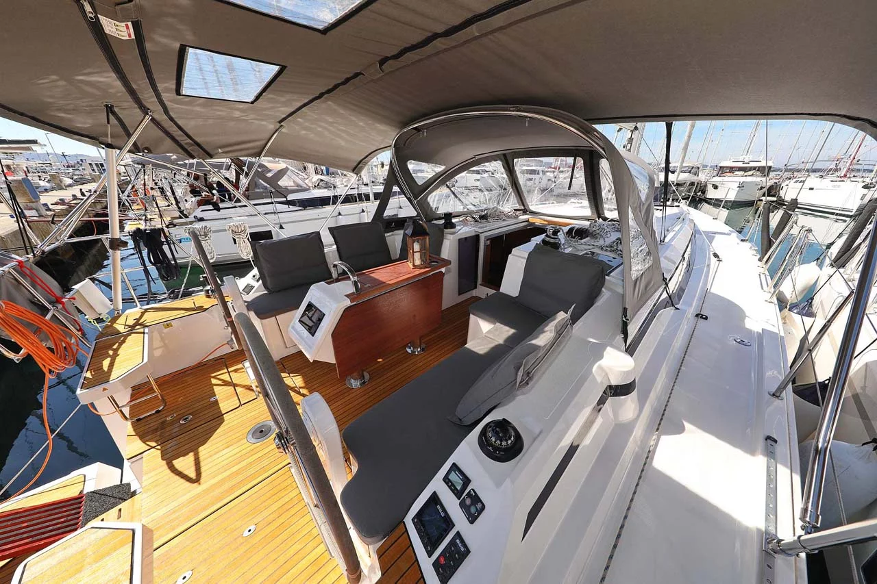 Bavaria C42 Style (Antares)  - 6