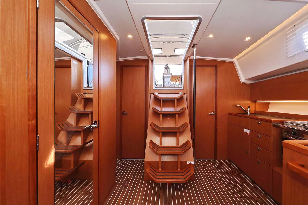 Bavaria C42 Style (Antares)  - 9