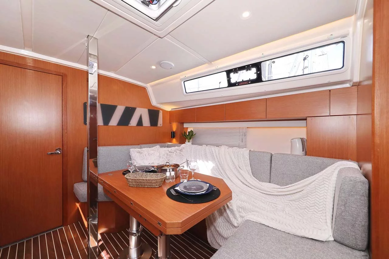 Bavaria C42 Style (Antares)  - 11