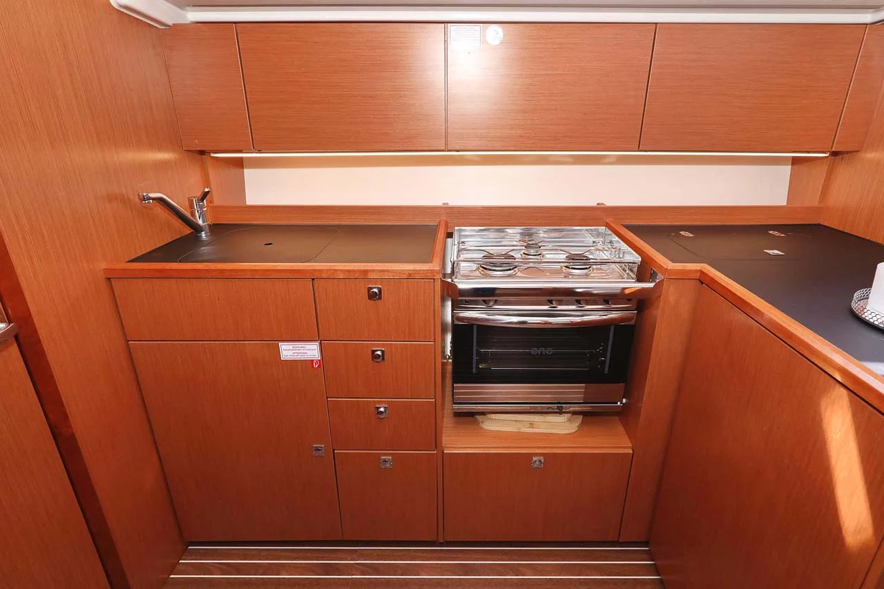 Bavaria C42 Style (Antares)  - 16