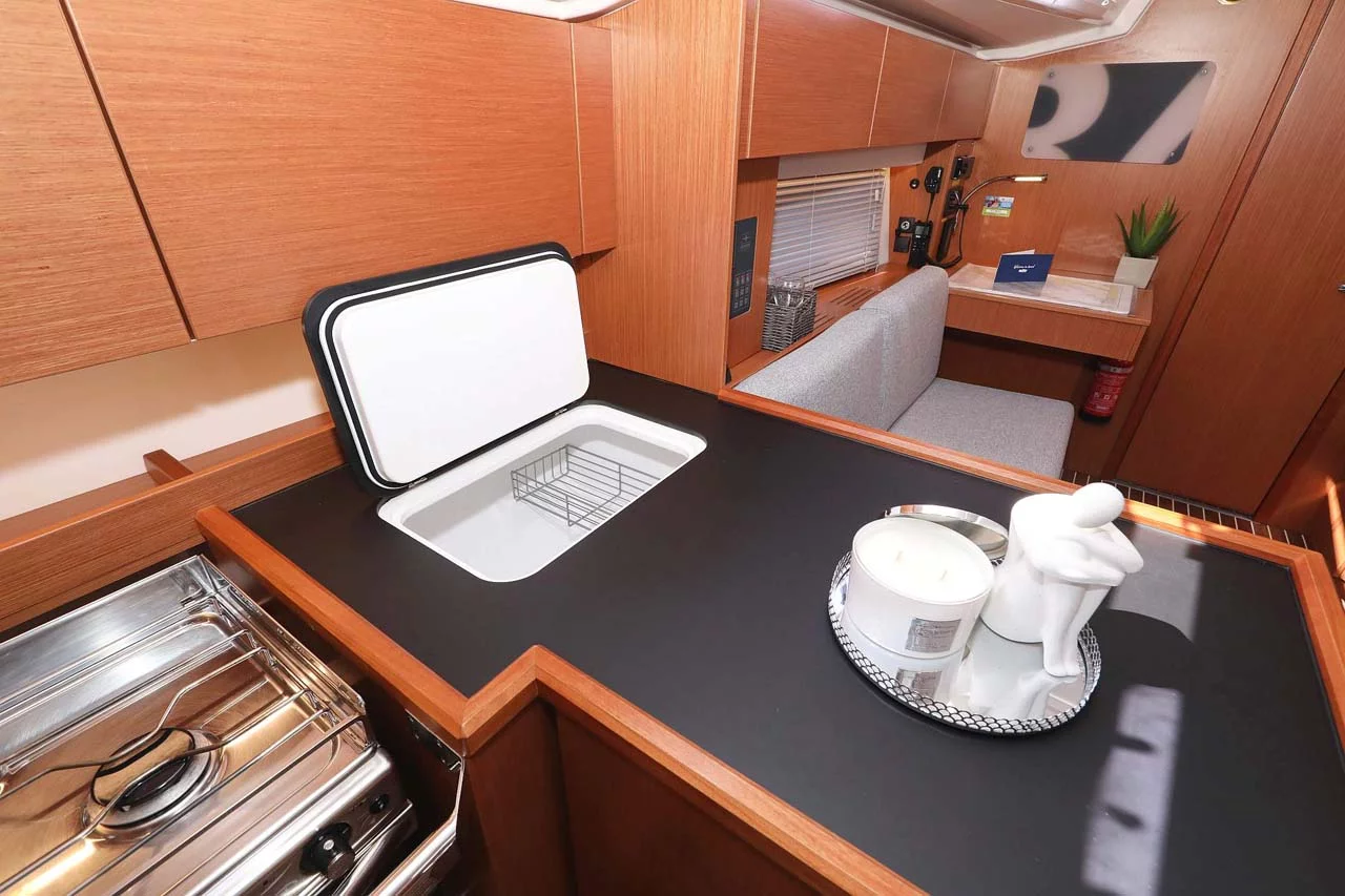 Bavaria C42 Style (Antares)  - 17