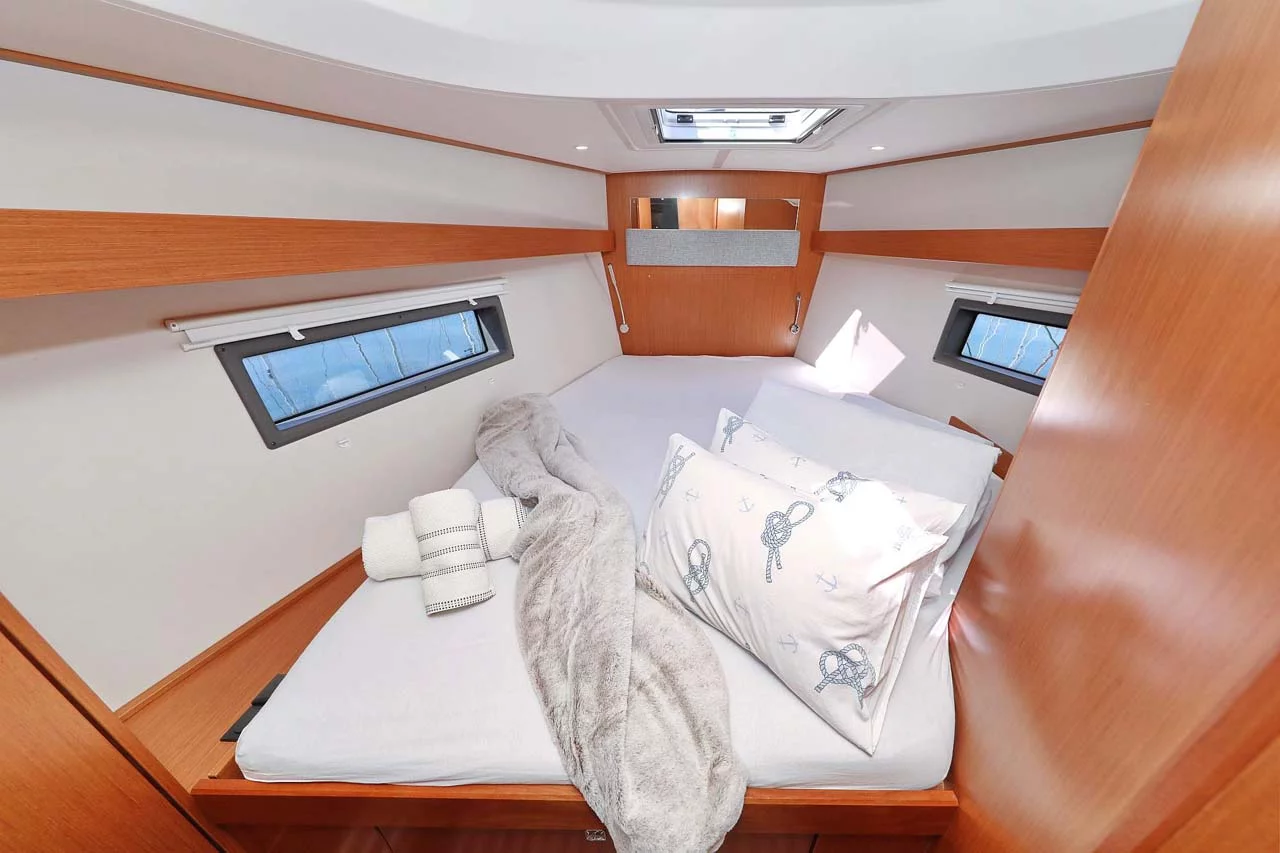 Bavaria C42 Style (Antares)  - 18