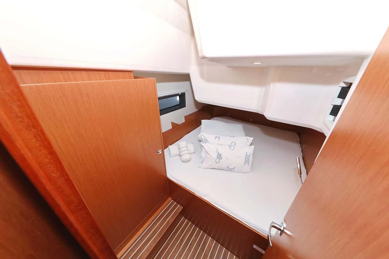 Bavaria C42 Style (Antares)  - 21