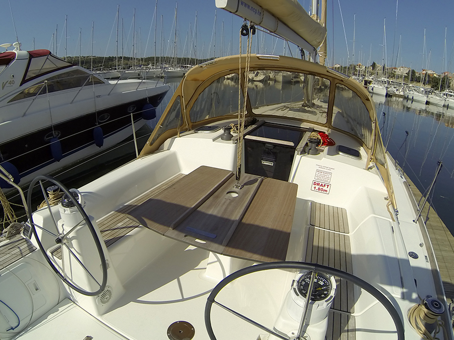 Photo #7 - Dufour 335 GL (Lara) in Sibenik - 33953