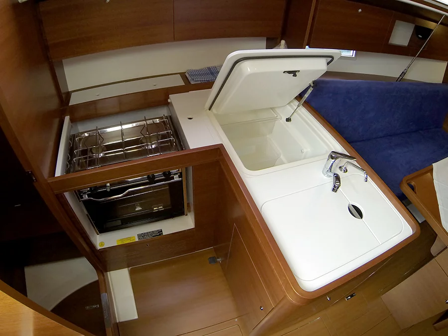 Dufour 335 GL (Lara)  - 15