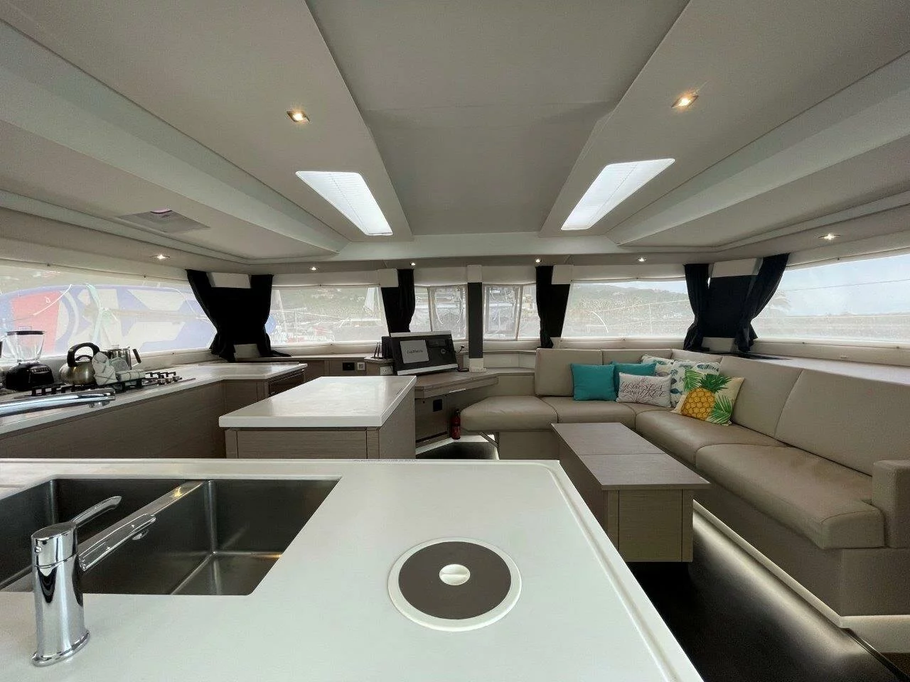 Fountaine Pajot Saba 50 - 5 + 2 cab. (Soleil Rae)  - 13