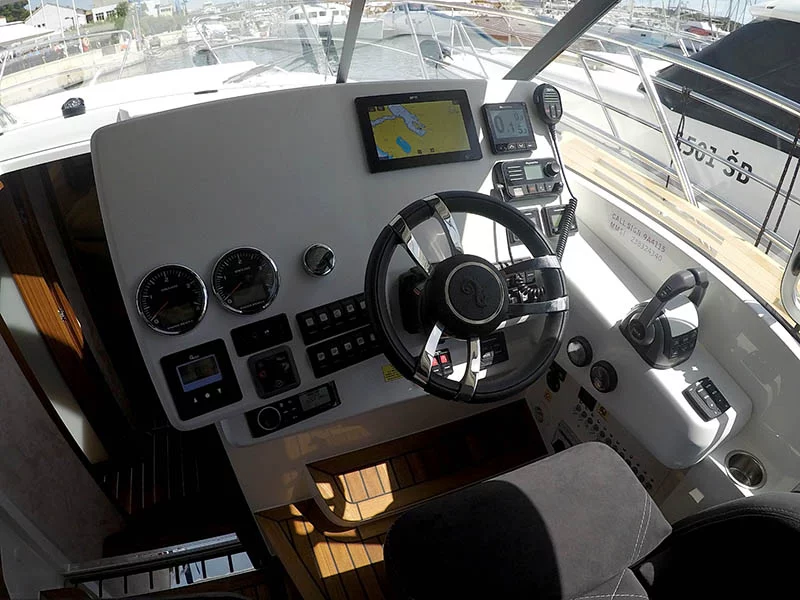 Marex 360 Cabriolet Cruiser (True North)  - 9