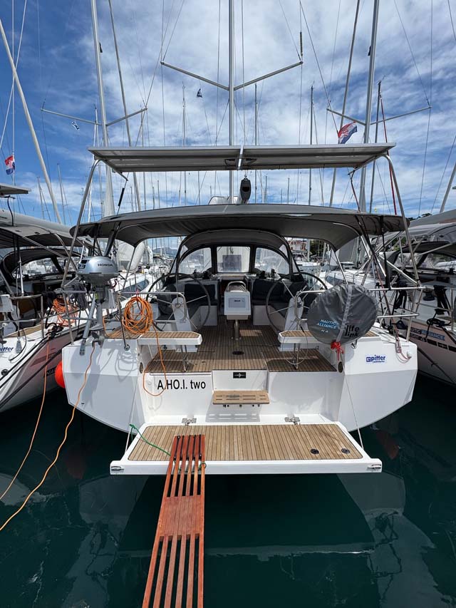 Bavaria C42 — photo 3