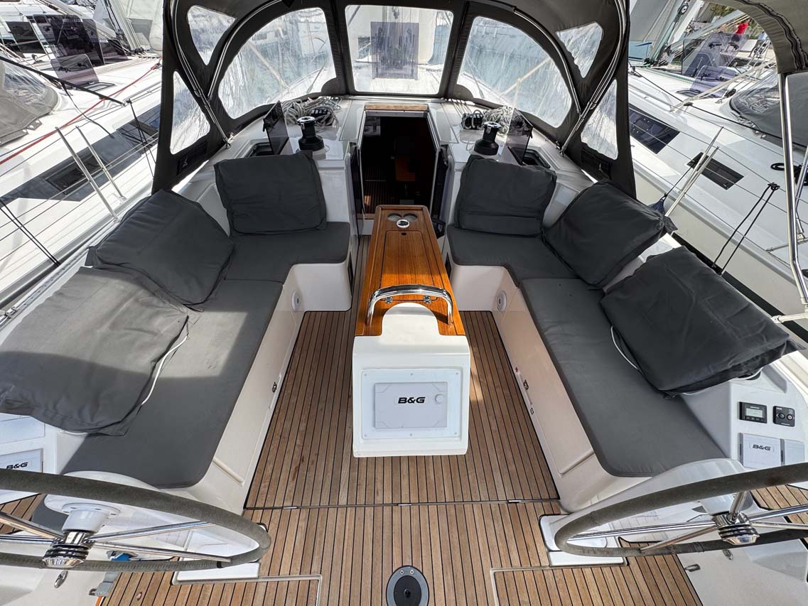 Bavaria C42 — photo 4