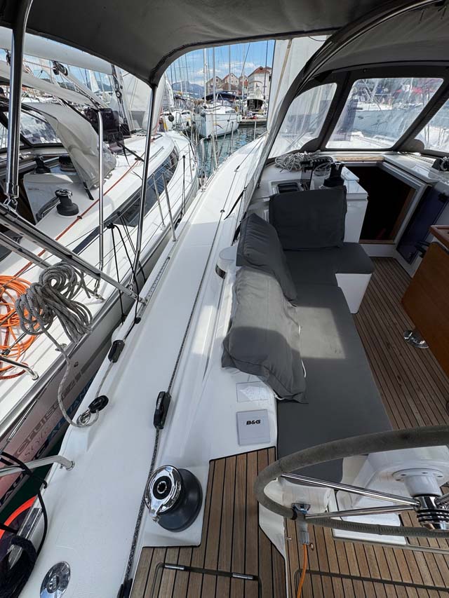 Bavaria C42 — photo 5