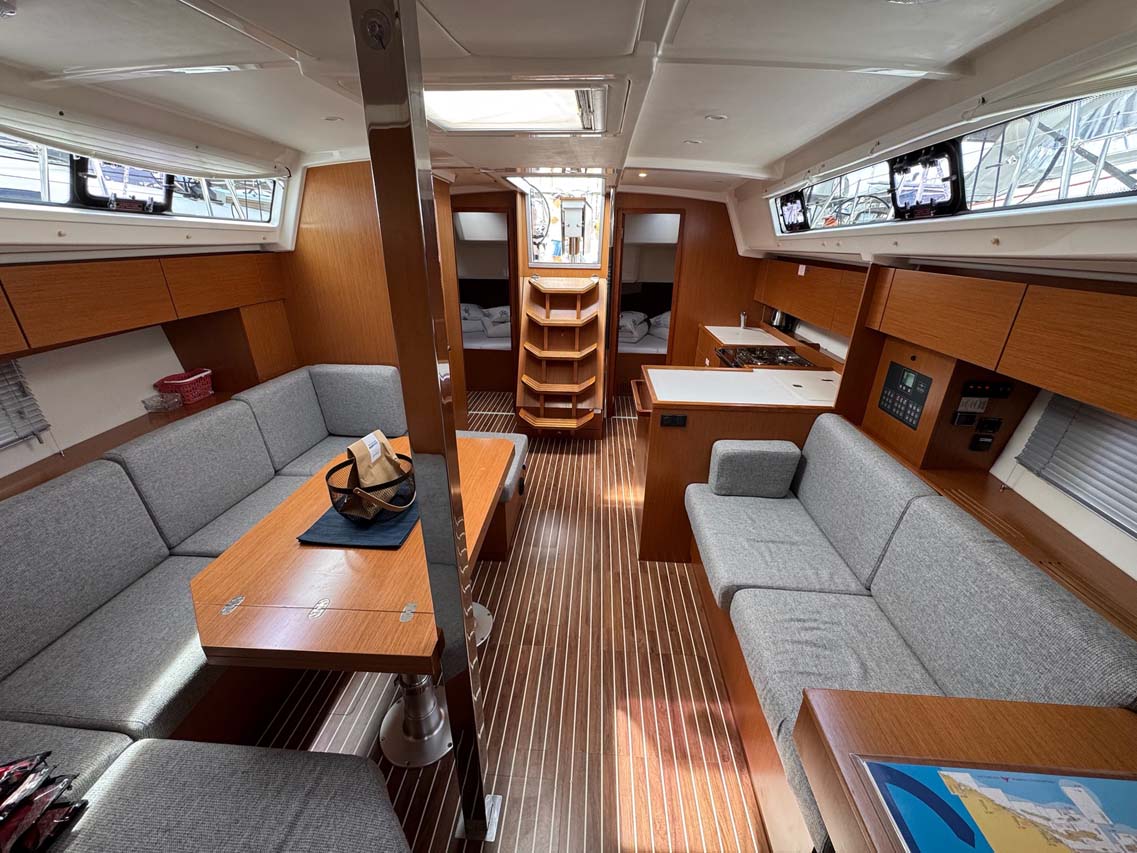 Bavaria C42 — photo 10