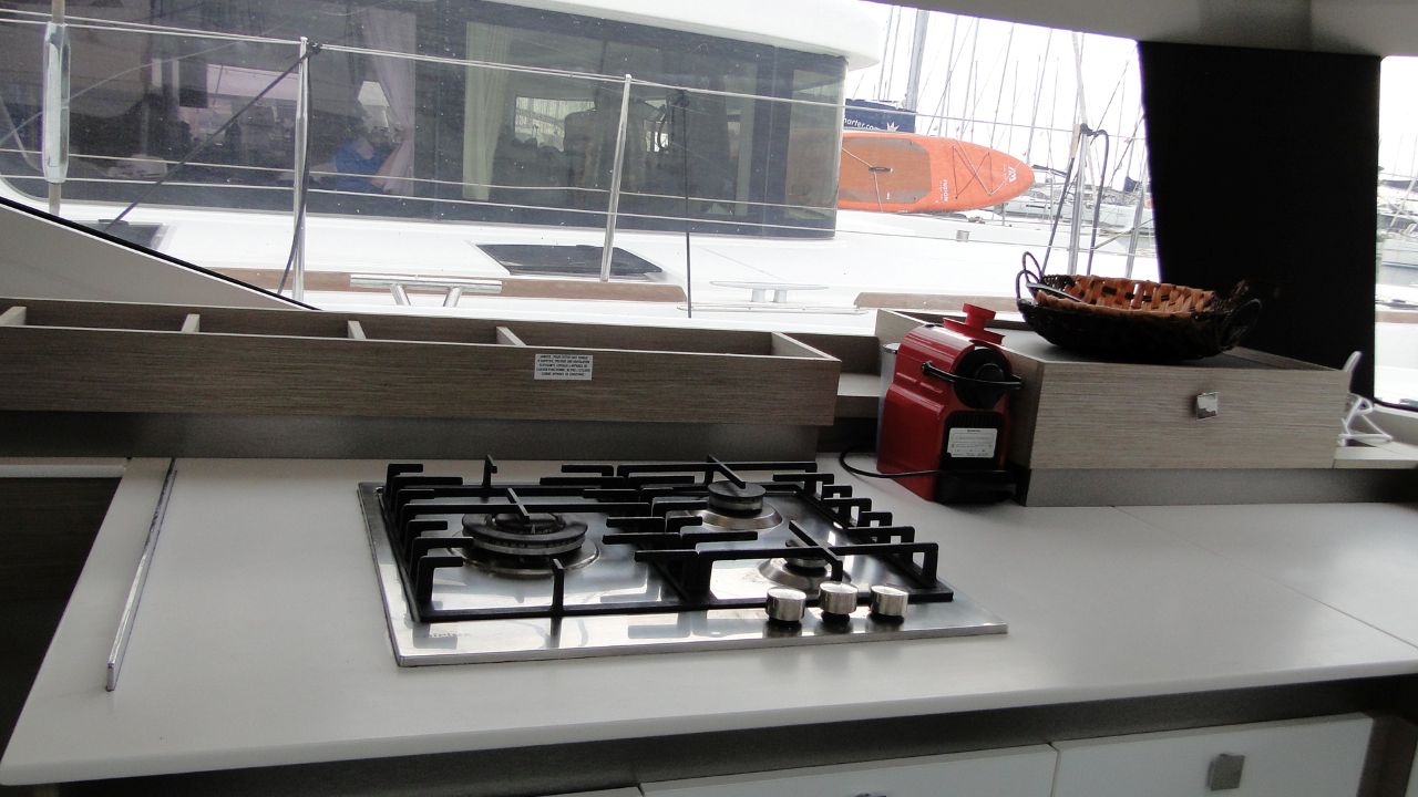 Photo #8 - Fountaine Pajot Elba 45 - 4 + 2 cab. (O'NEIRO) in Athen - 34178