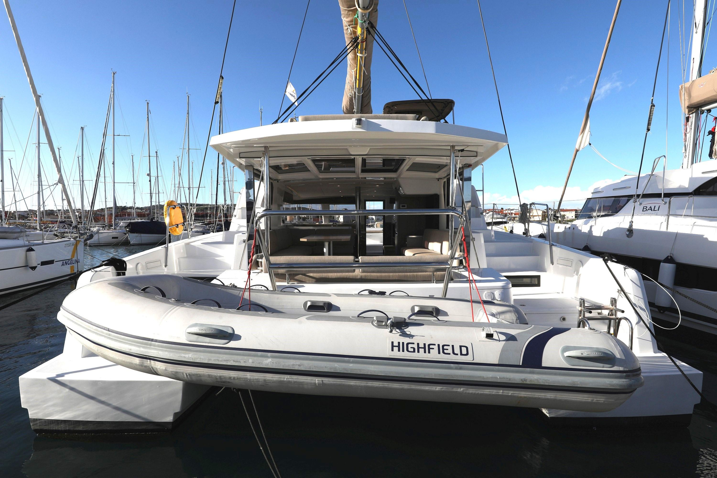 Photo #1 - Bali 4.2 - 4 + 1 cab. (Air Space) in Vodice - 34249
