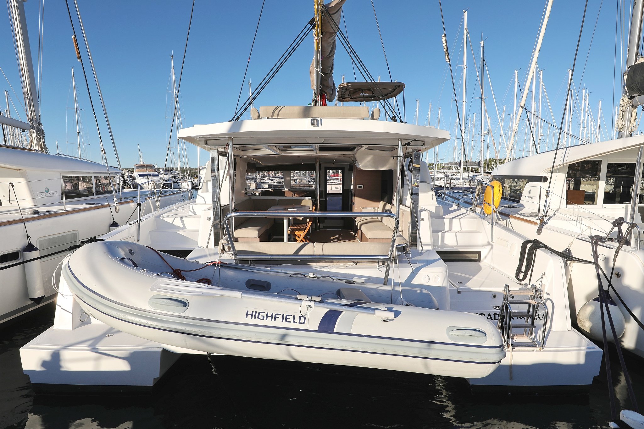 Photo #1 - Bali 4.2 - 4 + 1 cab. (Hubble) in Biograd - 34250
