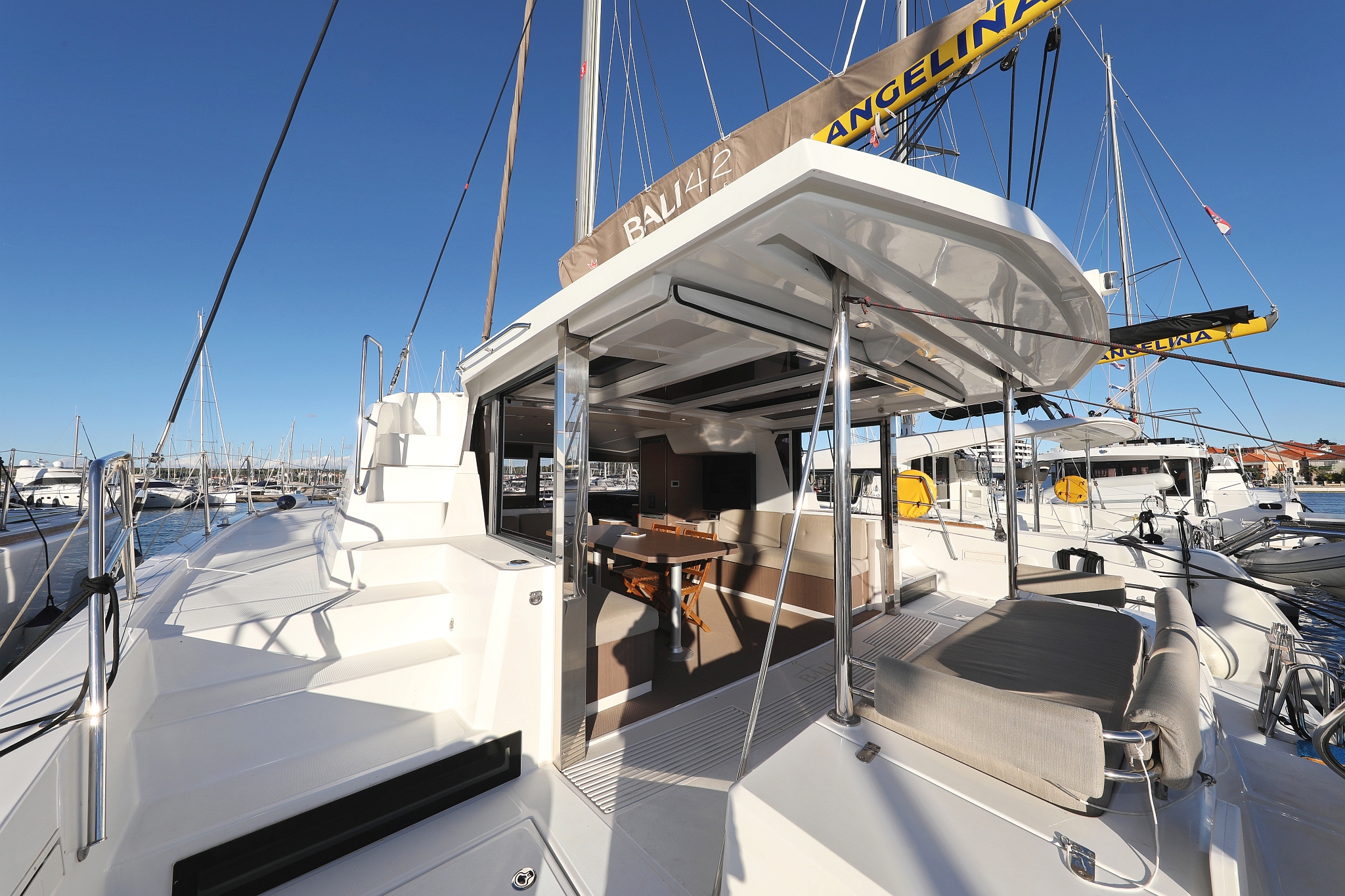Photo #3 - Bali 4.2 - 4 + 1 cab. (Hubble) in Biograd - 34250