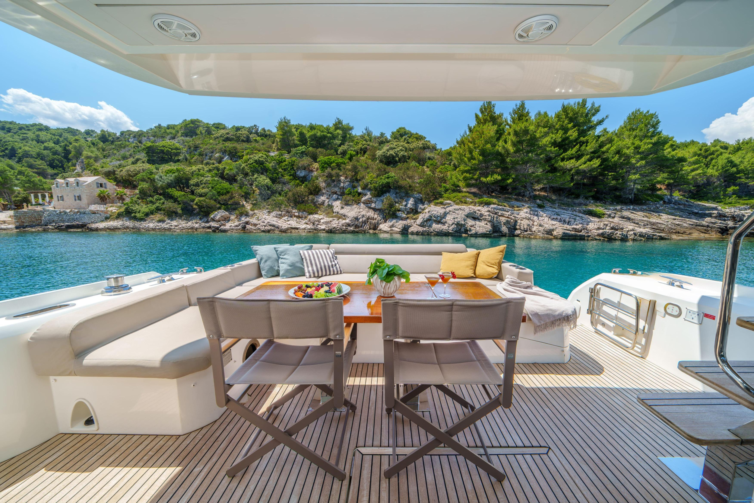 Prestige 590 Flybridge - 3 + 1 cab. — photo 10