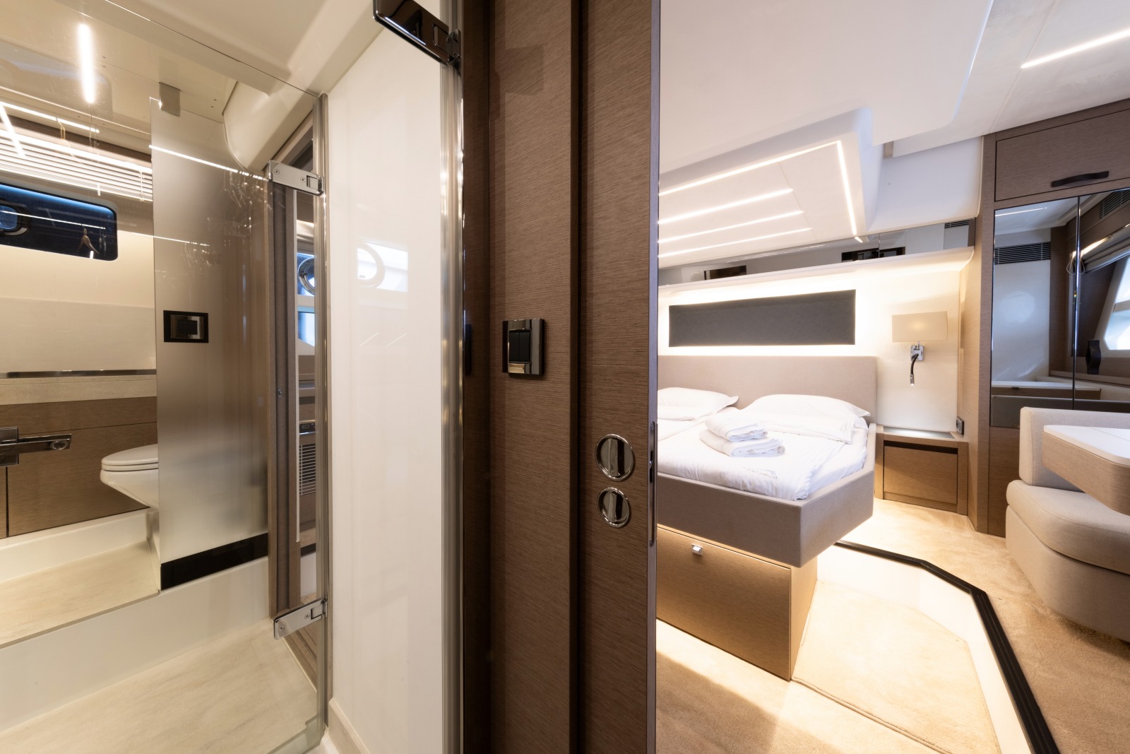 Photo #12 - Prestige 590 Flybridge - 3 + 1 cab. (Shaft) en Podstrana - 34256