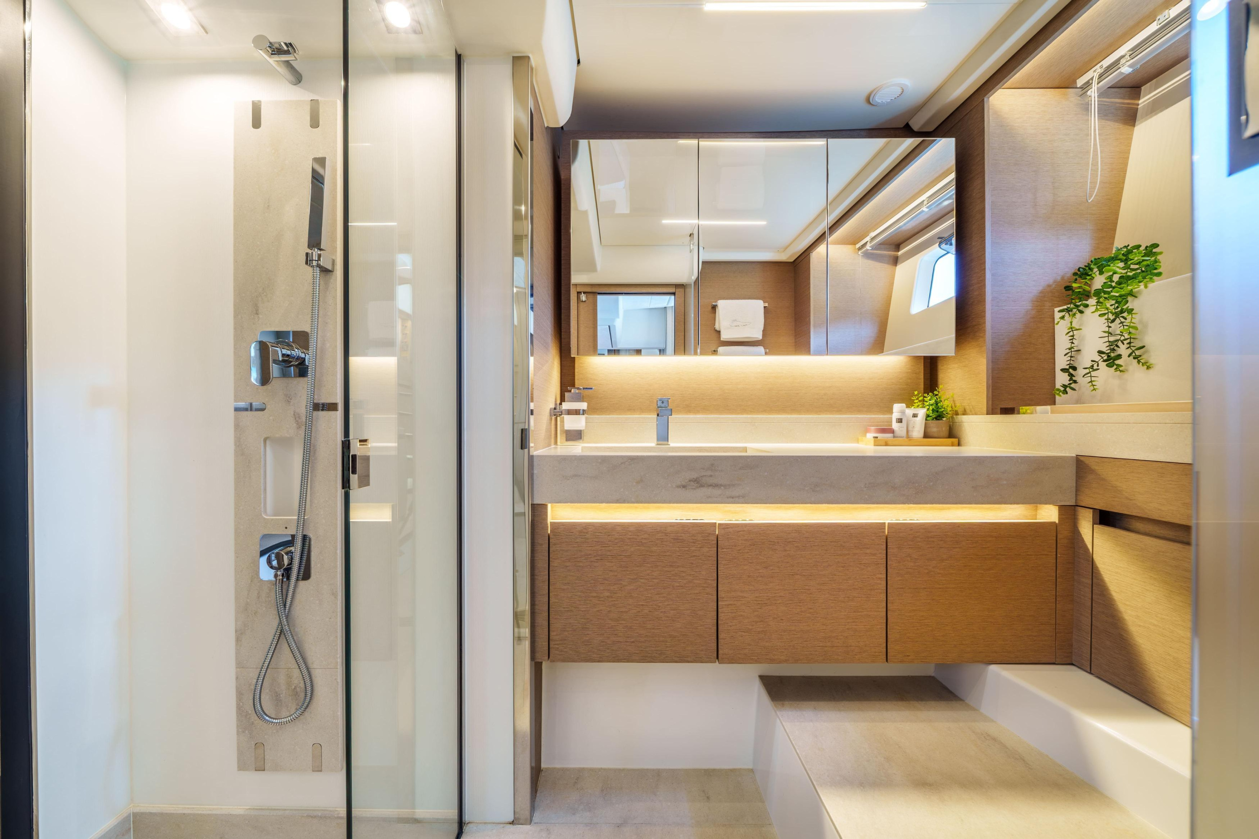 Prestige 590 Flybridge - 3 + 1 cab. — photo 26