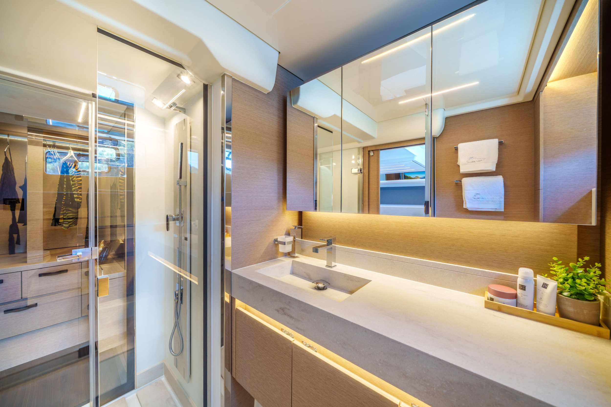 Prestige 590 Flybridge - 3 + 1 cab. — photo 27