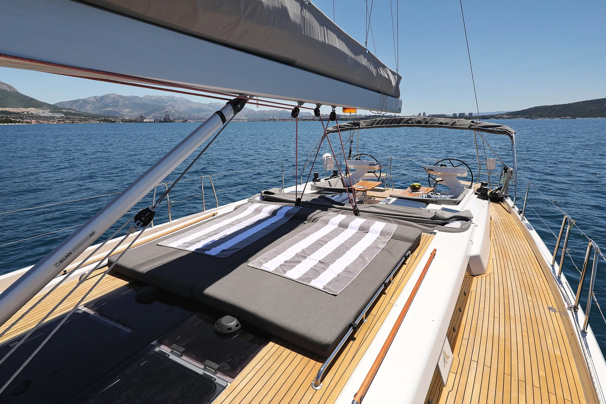 Hanse 588 - 5 + 1 cab. (Hot Stuff)  - 10