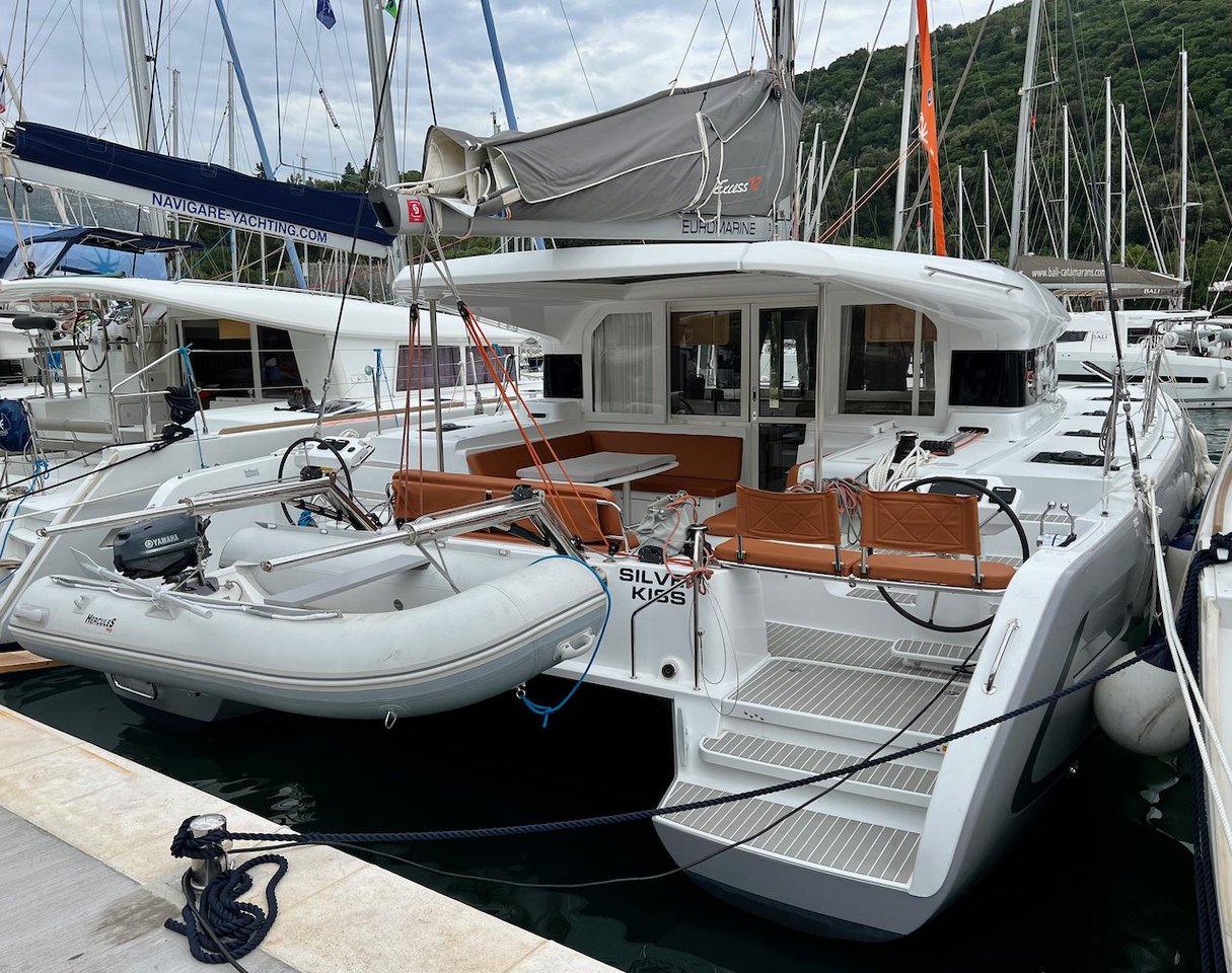 Photo #3 - Excess 12 - 4 + 1 + 1 cab. (Silver Kiss) in Dubrovnik - 34286
