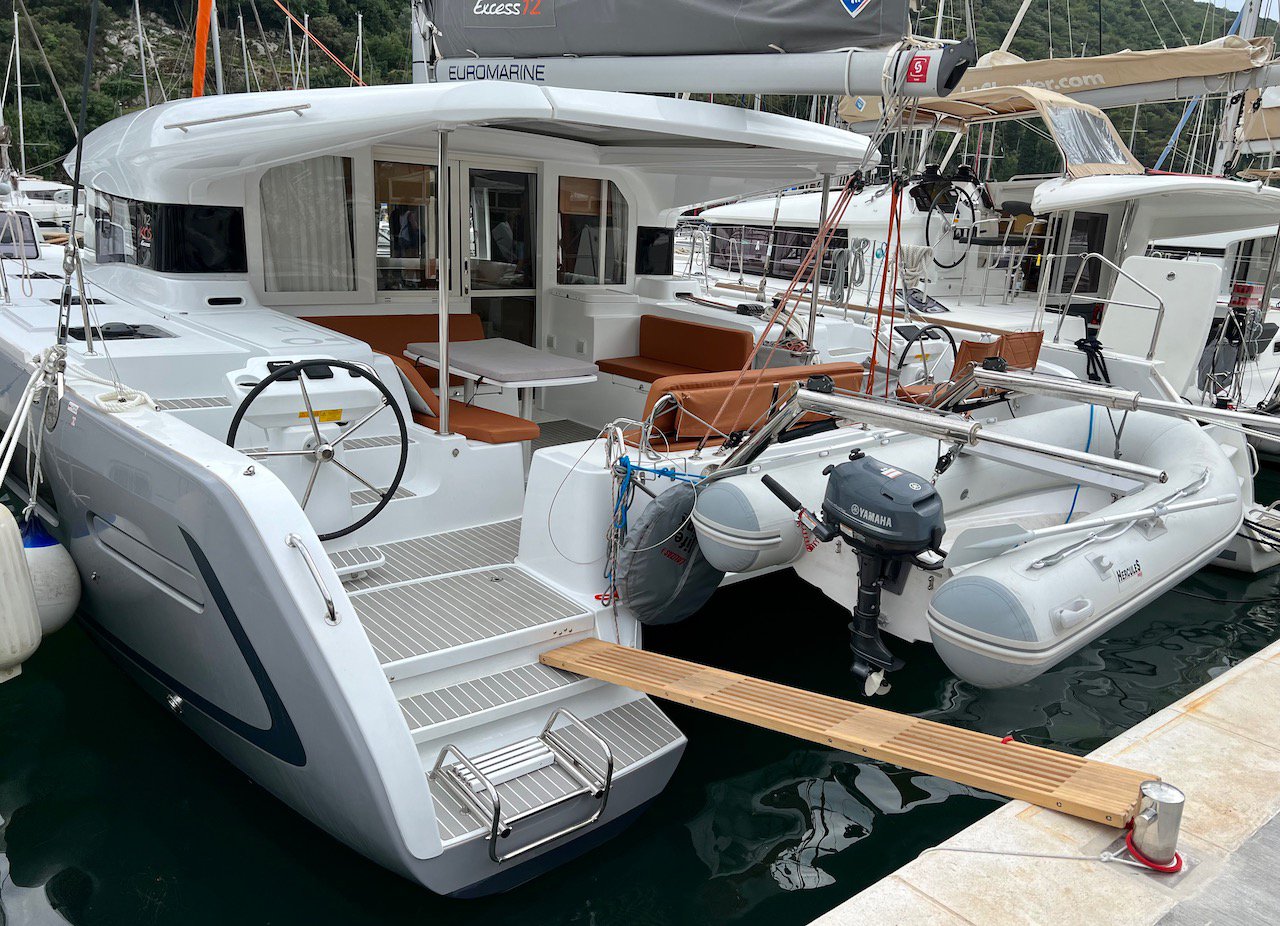 Photo #4 - Excess 12 - 4 + 1 + 1 cab. (Silver Kiss) in Dubrovnik - 34286