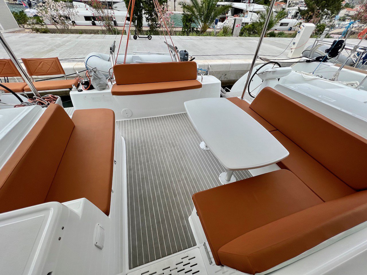 Photo #6 - Excess 12 - 4 + 1 + 1 cab. (Silver Kiss) in Dubrovnik - 34286