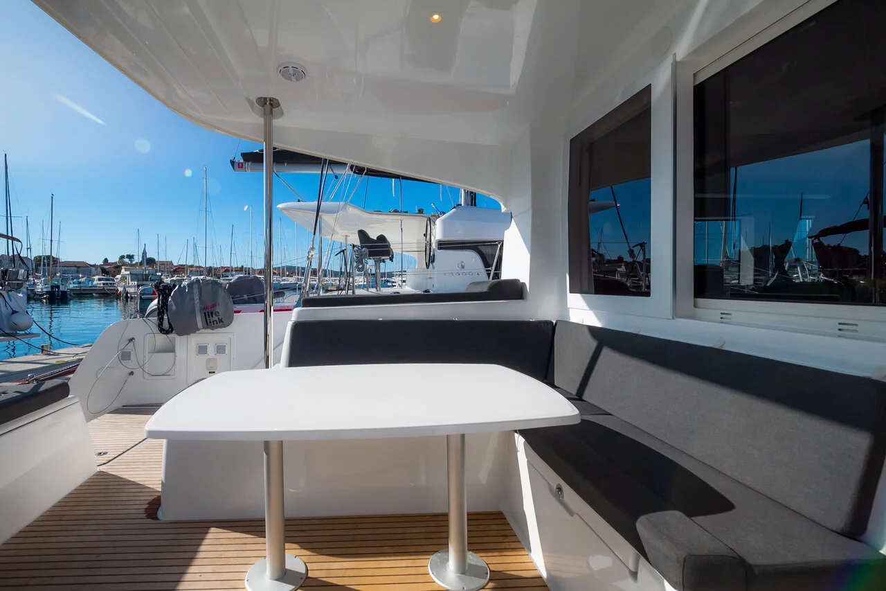 Lagoon 40 - 4 + 2 cab (You)  - 4