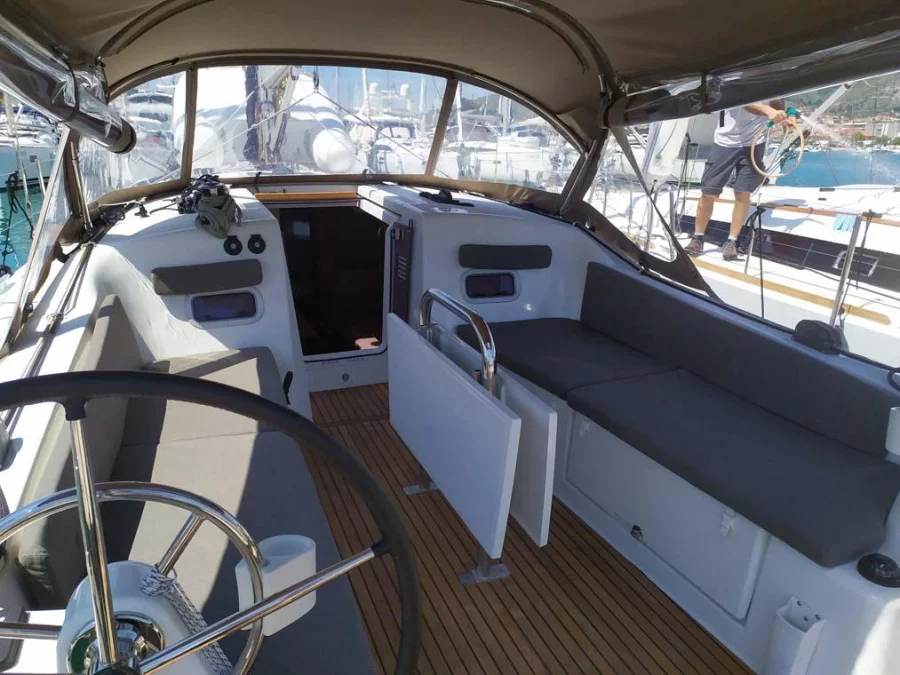 Sun Odyssey 380 (Bright Elli)  - 16