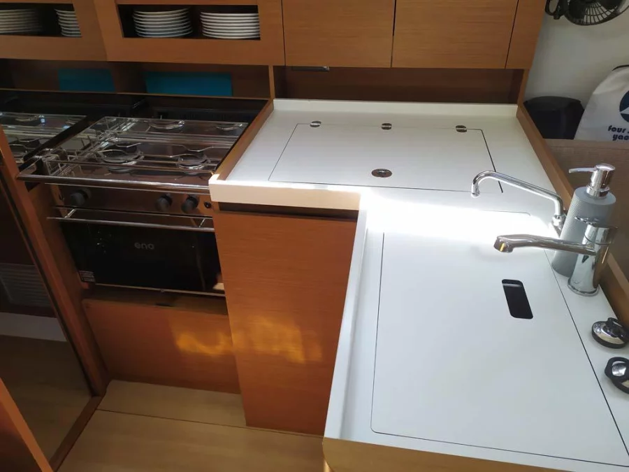 Sun Odyssey 380 (Bright Elli)  - 2