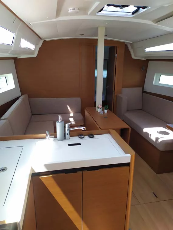 Sun Odyssey 380 (Bright Elli)  - 3