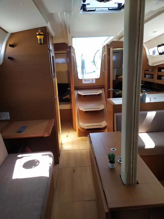 Sun Odyssey 380 (Bright Elli)  - 4