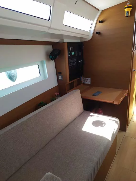 Sun Odyssey 380 (Bright Elli)  - 7