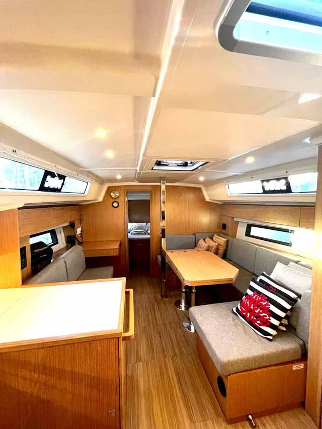 Bavaria C42 (Sideways)  - 3