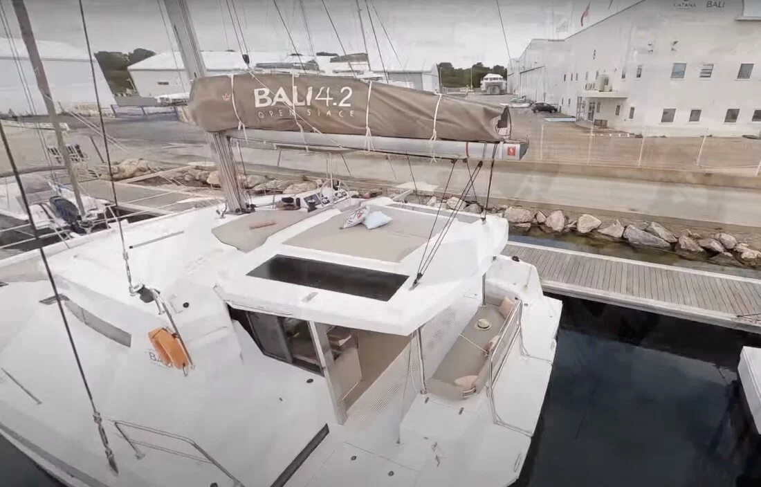 Bali 4.2 - 4 + 2 cab. (Persona Grata)  - 3