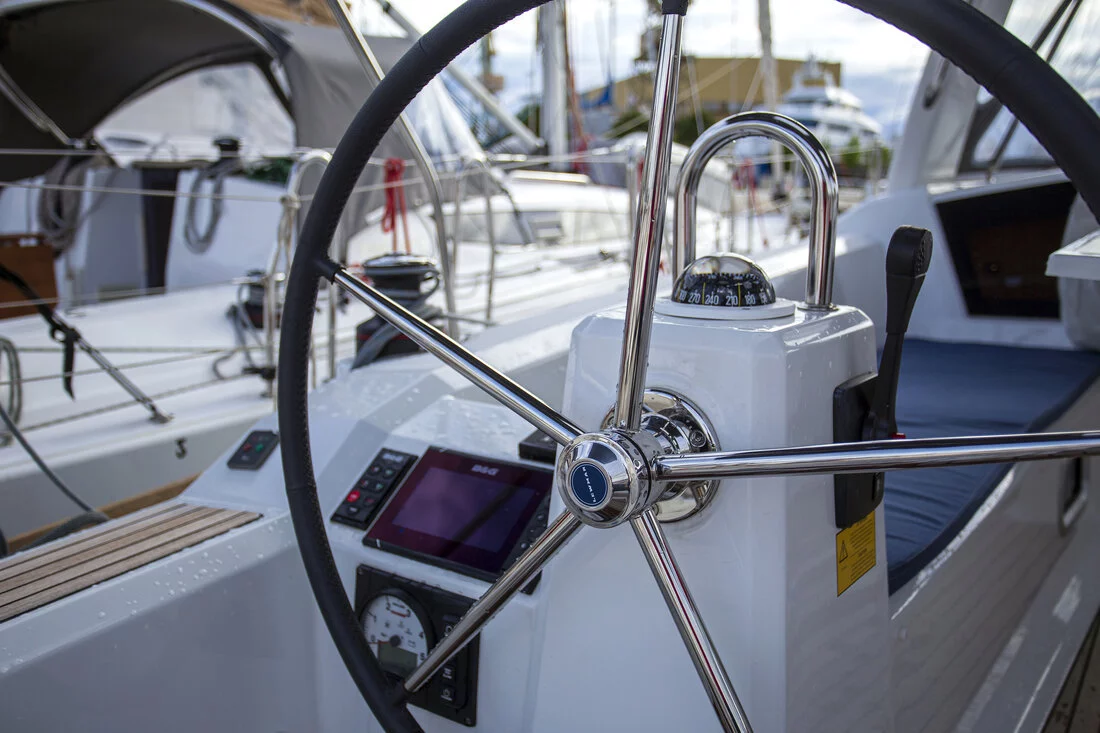 Oceanis 38.1 (Bellagio)  - 8