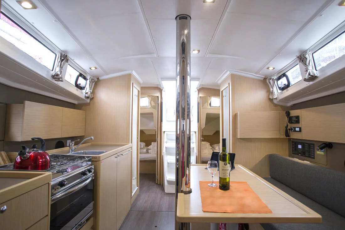 Oceanis 38.1 (Bellagio)  - 10