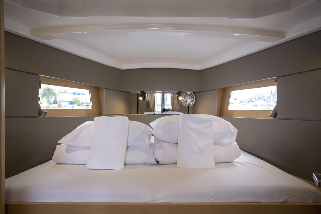 Oceanis 38.1 (Bellagio)  - 16