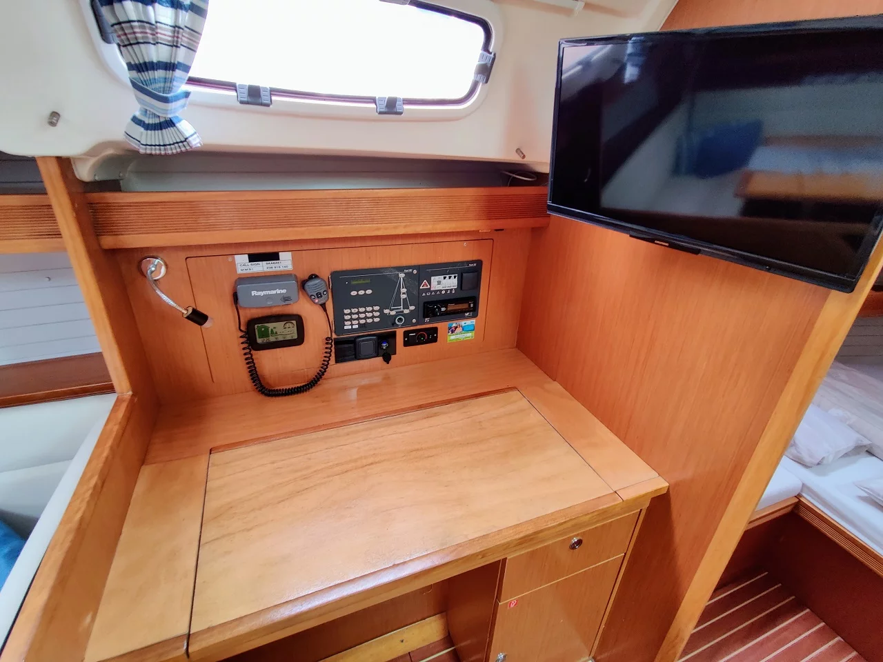 Bavaria 47 Cruiser (Gin & Tonic)  - 9