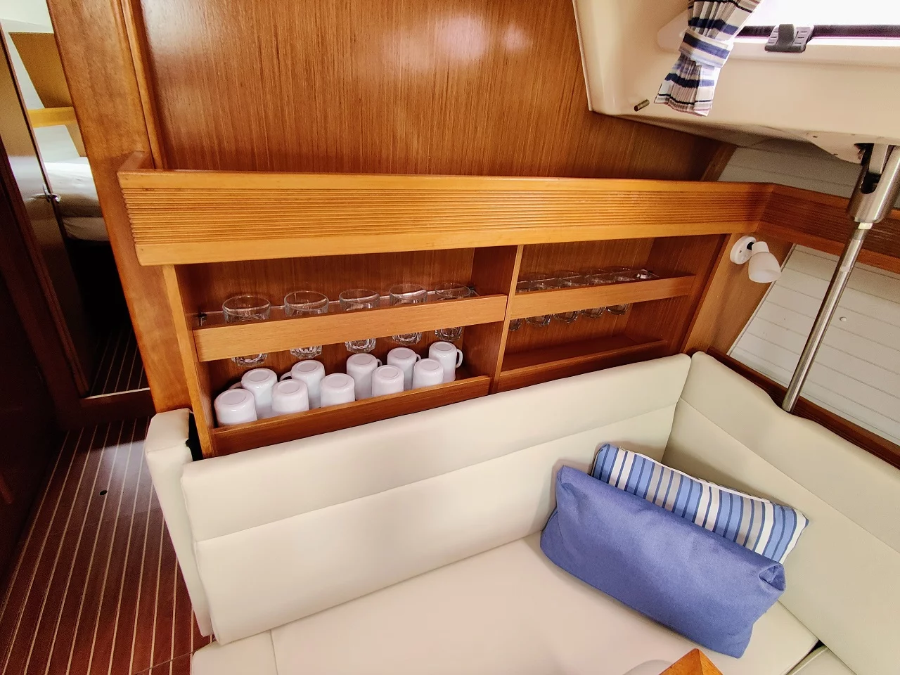 Bavaria 47 Cruiser (Gin & Tonic)  - 15