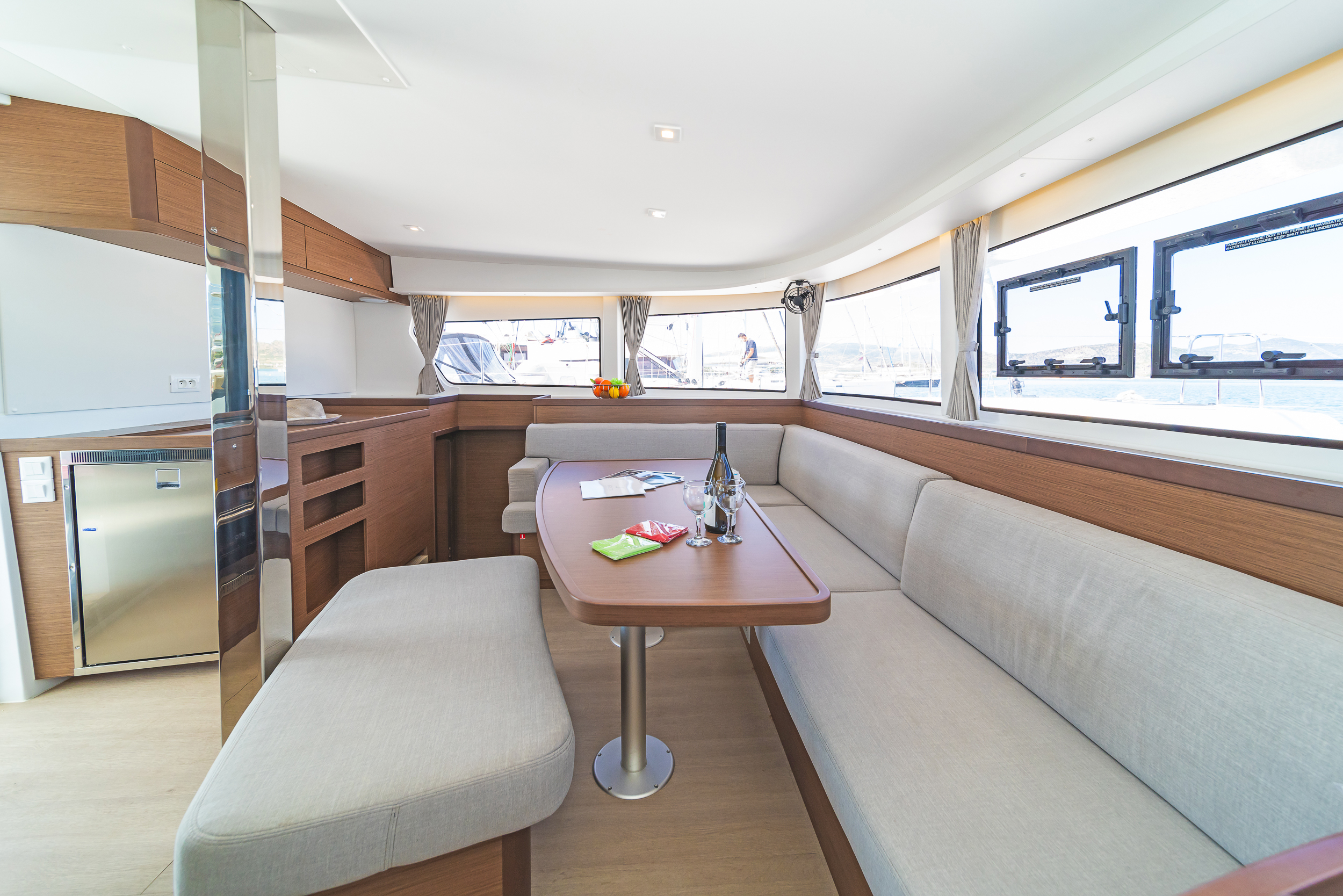 Photo #6 - Lagoon 42 - 4 + 2 cab. (White Pearl) in Volos - 34534