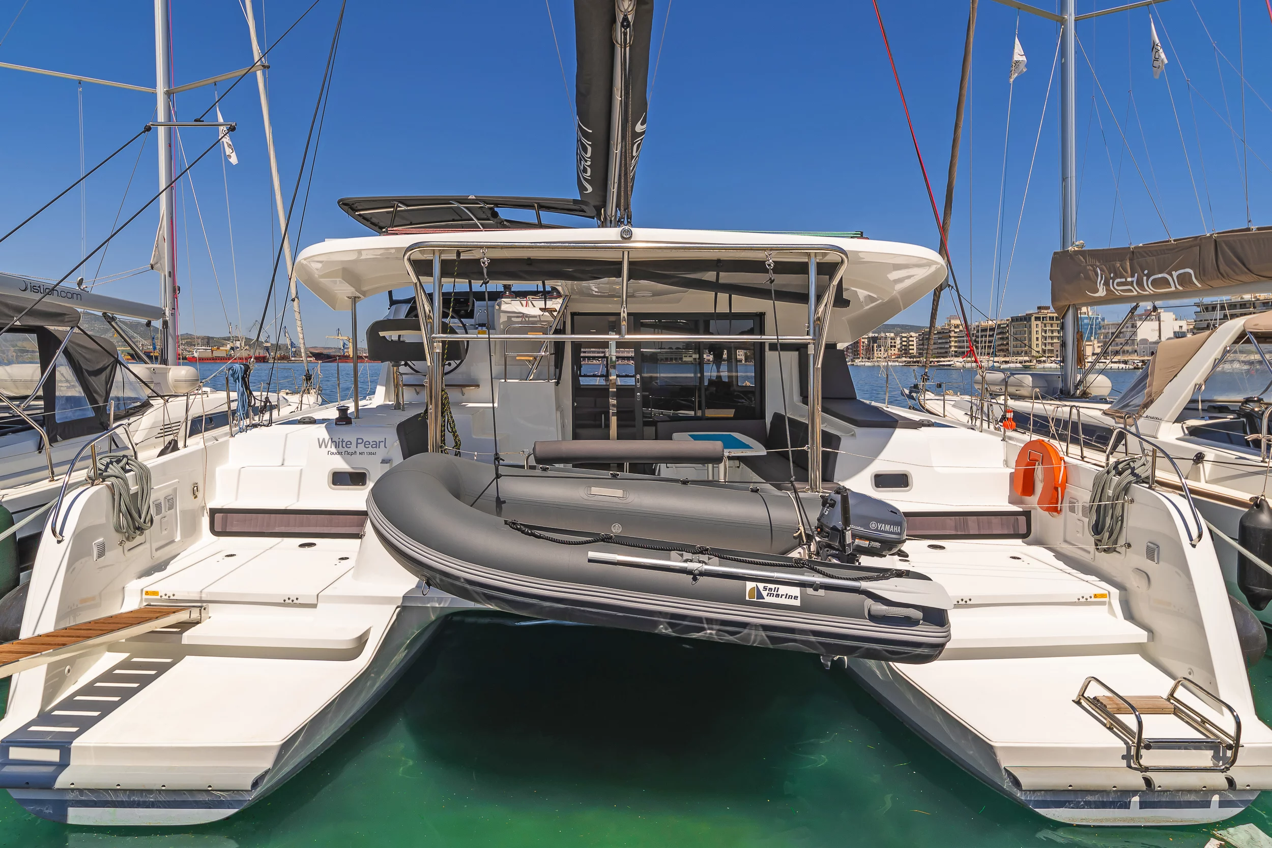 Lagoon 42 - 4 + 2 cab. (White Pearl)  - 10