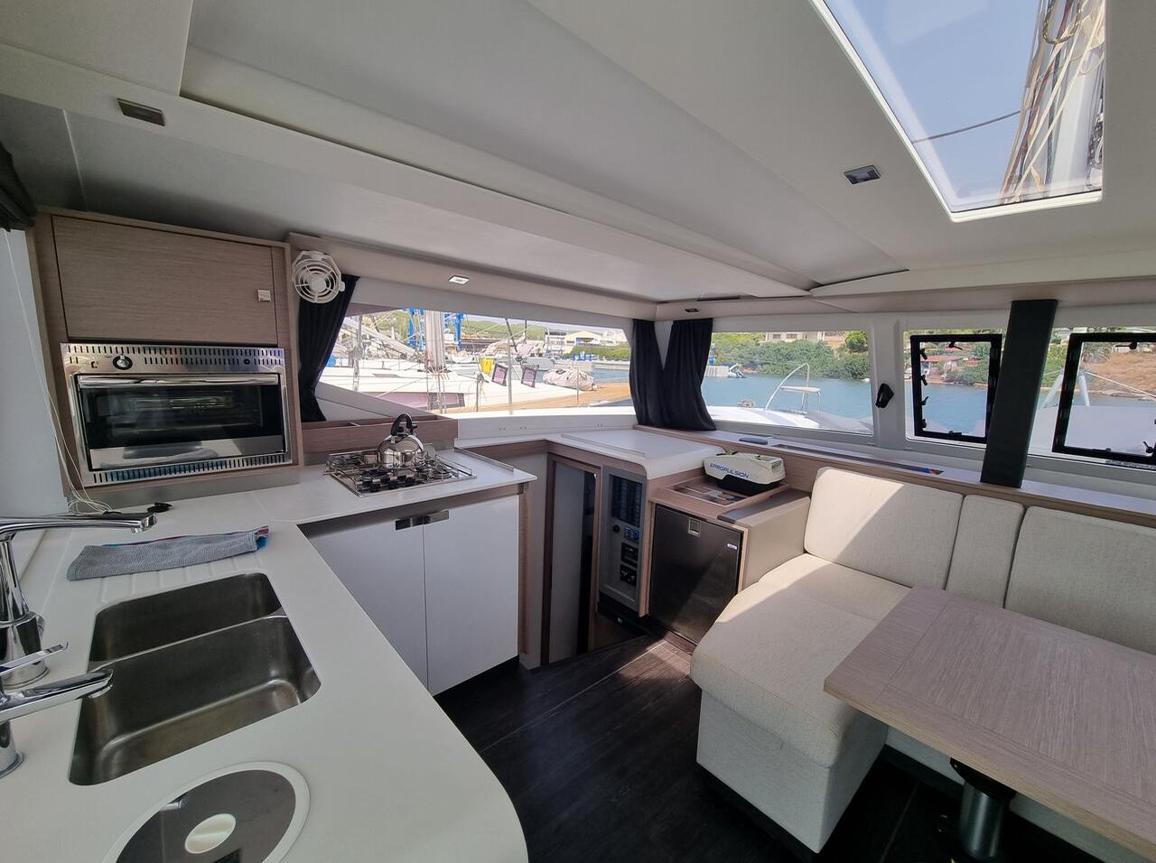 Photo #3 - Fountaine Pajot Isla 40 - 4 cab. (Joy) in Lavrion - 34542